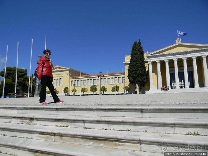 Первый Олимпийский дворец рядом с храмом Зевса Олимпийского