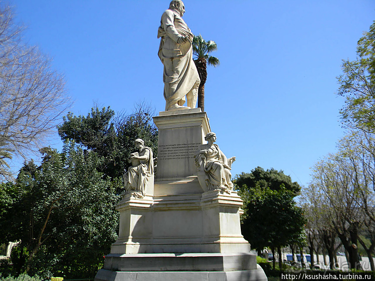 Первый Олимпийский дворец рядом с храмом Зевса Олимпийского