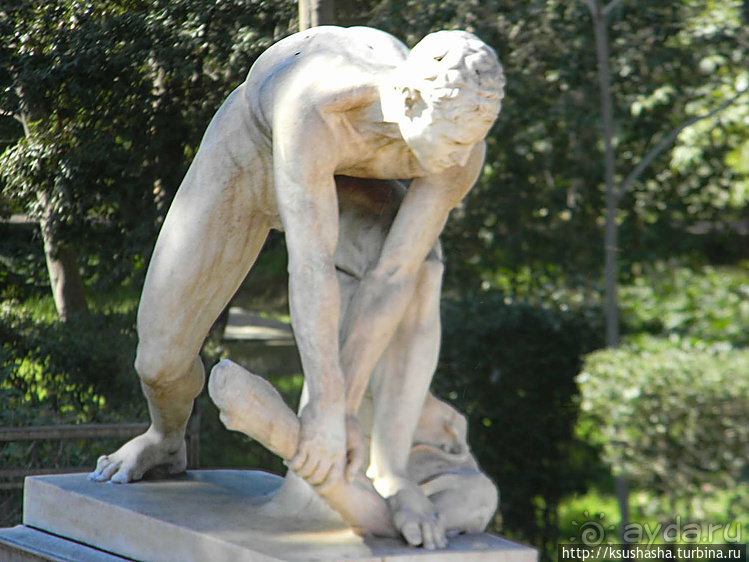 Первый Олимпийский дворец рядом с храмом Зевса Олимпийского