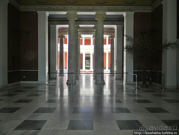 Первый Олимпийский дворец рядом с храмом Зевса Олимпийского