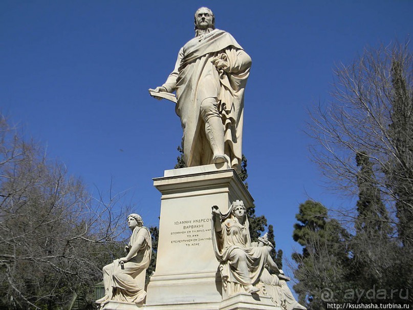 Первый Олимпийский дворец рядом с храмом Зевса Олимпийского