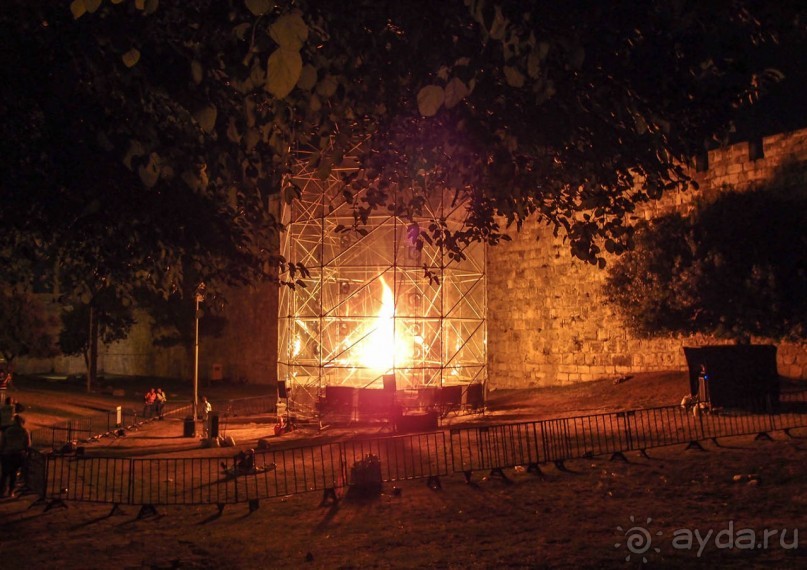 Снова расцветился город ночной