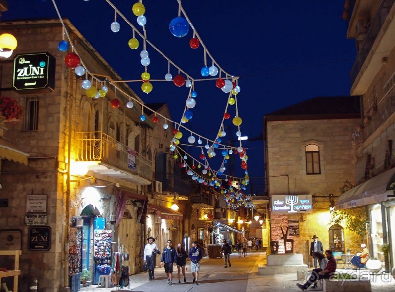 Снова расцветился город ночной