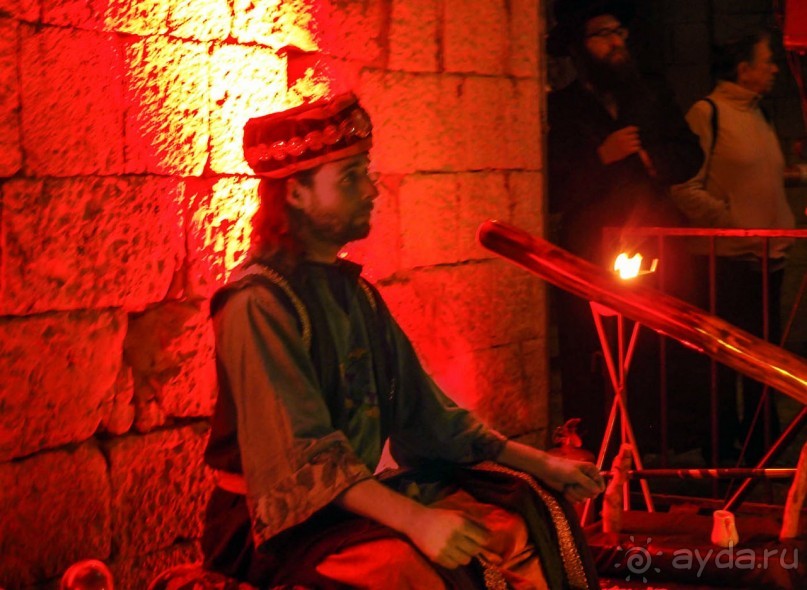 Снова расцветился город ночной