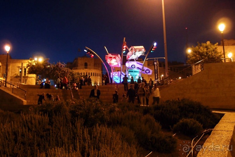 Снова расцветился город ночной