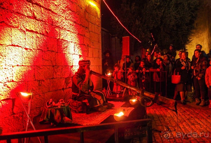 Снова расцветился город ночной