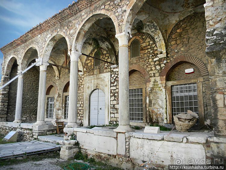 Римская Агора, Скирон, Борей и Кекий