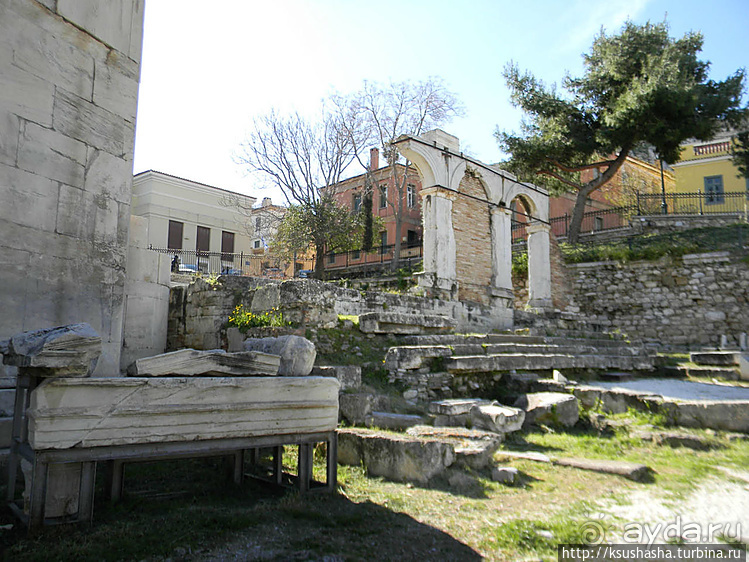 Римская Агора, Скирон, Борей и Кекий