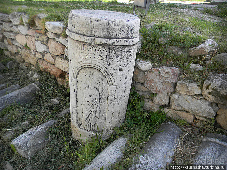 Римская Агора, Скирон, Борей и Кекий