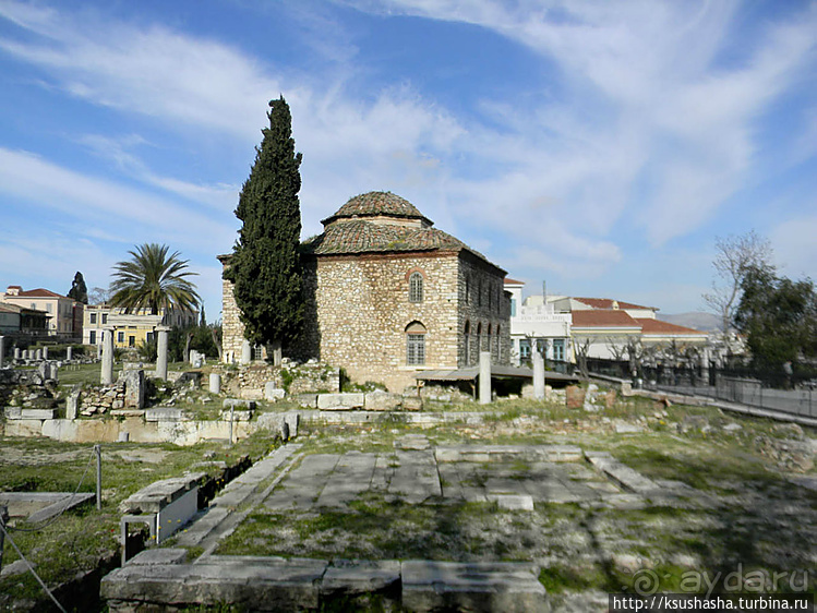 Римская Агора, Скирон, Борей и Кекий