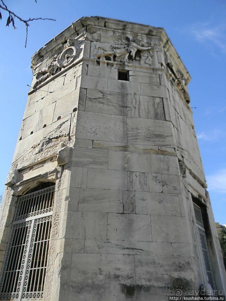 Римская Агора, Скирон, Борей и Кекий