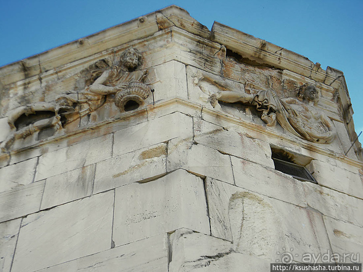 Римская Агора, Скирон, Борей и Кекий