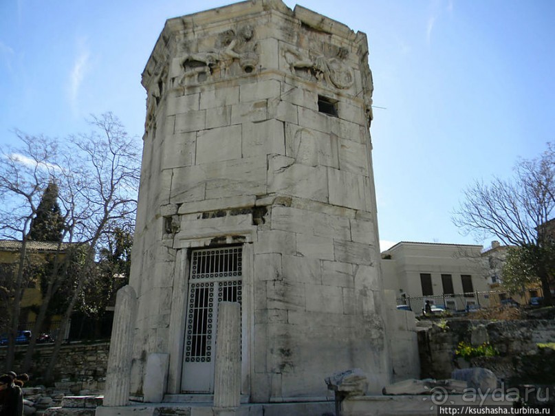 Римская Агора, Скирон, Борей и Кекий