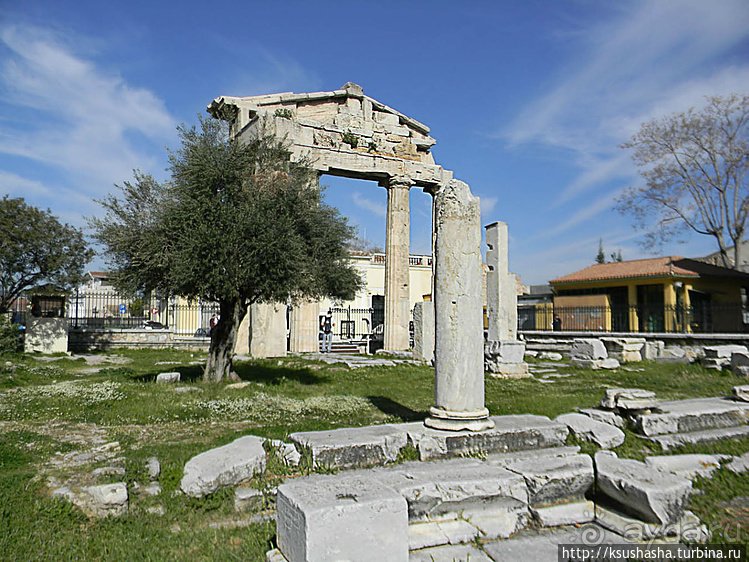 Римская Агора, Скирон, Борей и Кекий