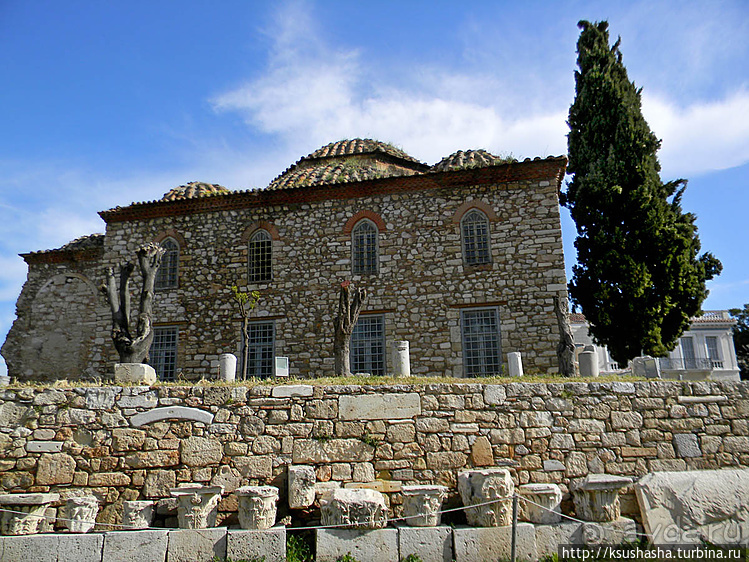 Римская Агора, Скирон, Борей и Кекий