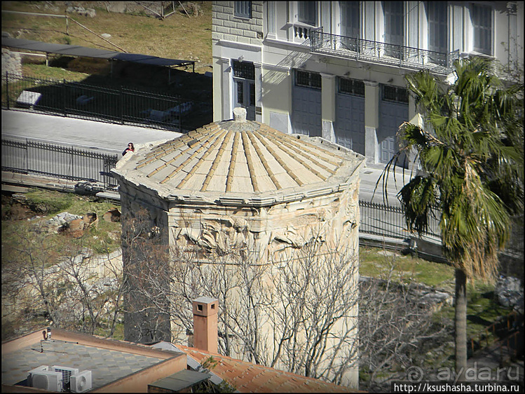 Римская Агора, Скирон, Борей и Кекий
