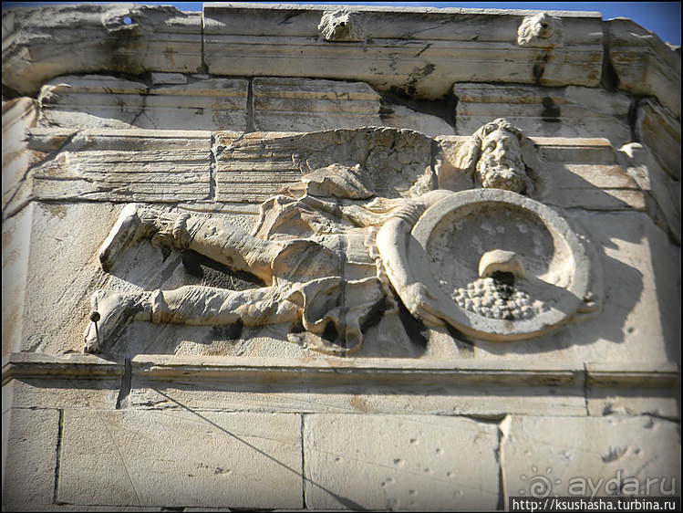 Римская Агора, Скирон, Борей и Кекий