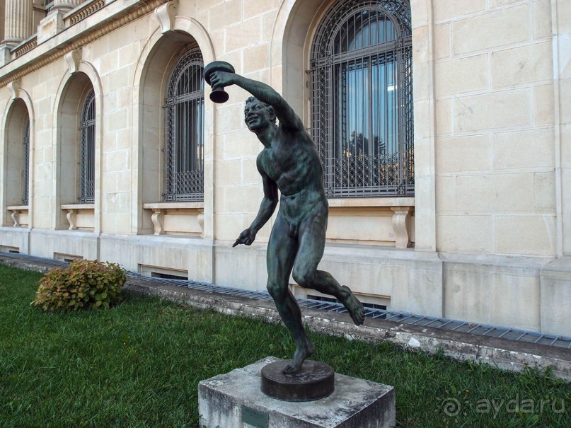 Светлая и темная энергия Площади Революции