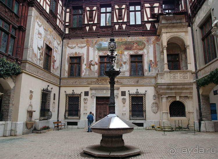 Синая жёлтая, красная, зелёная