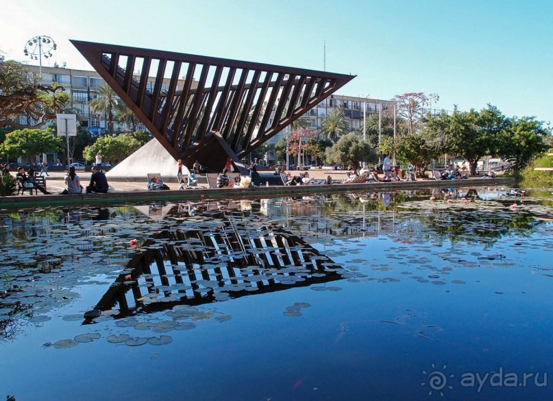 Город и Море