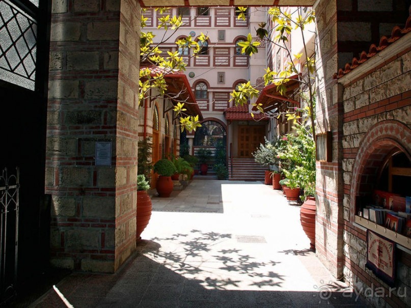 Загадка современного монастыря