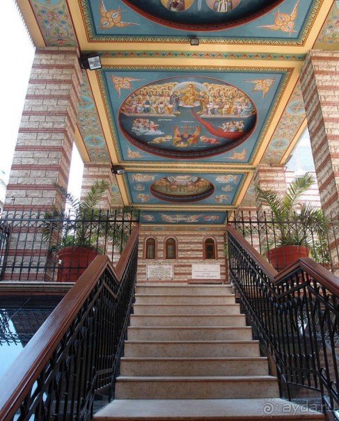 Загадка современного монастыря