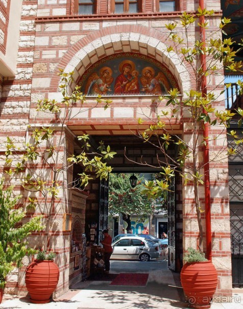 Загадка современного монастыря