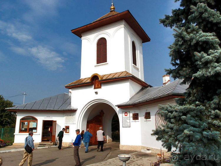 Монастырь с цыганским именем