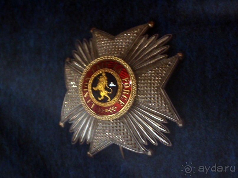 Бригантина поднимает паруса