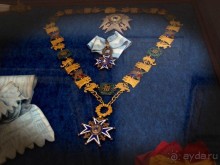 Бригантина поднимает паруса