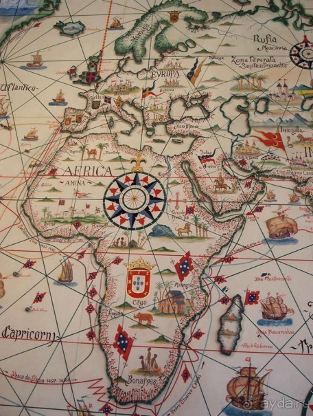 Бригантина поднимает паруса