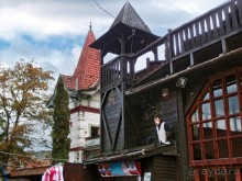 О вампирах — с юмором, о величествах — шепотом