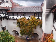 О вампирах — с юмором, о величествах — шепотом