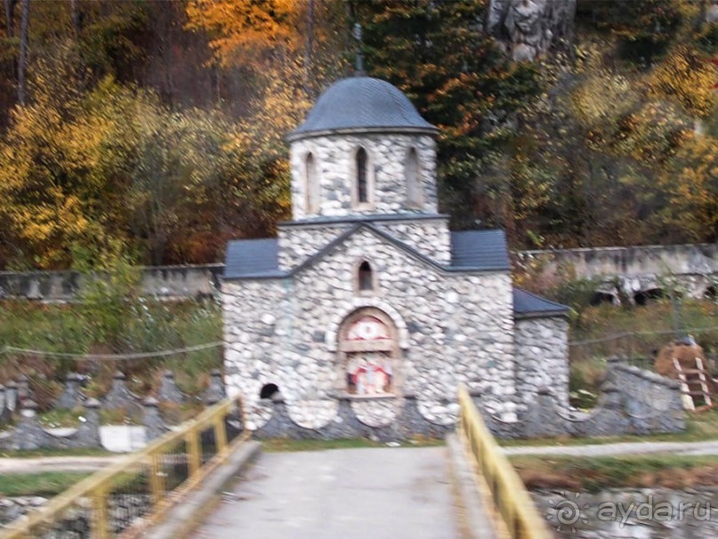 О вампирах — с юмором, о величествах — шепотом