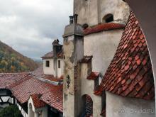 О вампирах — с юмором, о величествах — шепотом