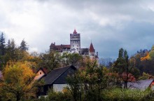 О вампирах — с юмором, о величествах — шепотом