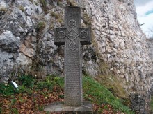 О вампирах — с юмором, о величествах — шепотом