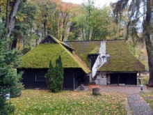 О вампирах — с юмором, о величествах — шепотом