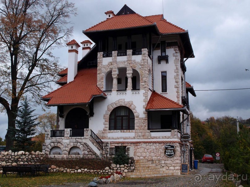 О вампирах — с юмором, о величествах — шепотом