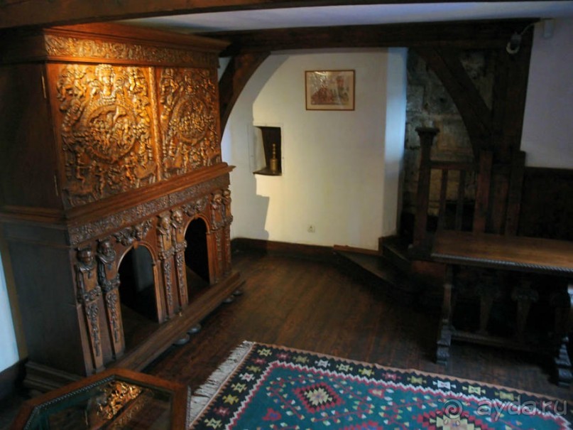 О вампирах — с юмором, о величествах — шепотом