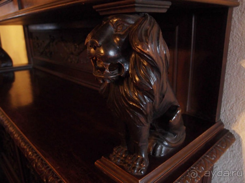 О вампирах — с юмором, о величествах — шепотом