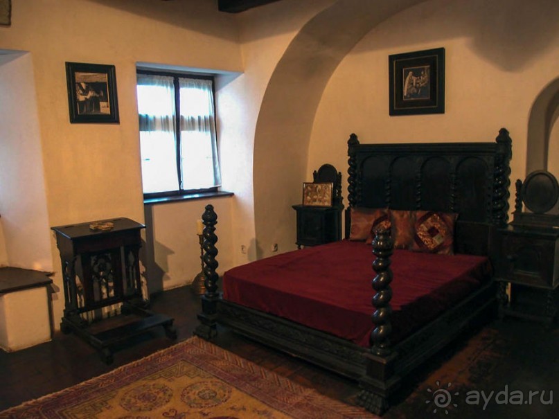 О вампирах — с юмором, о величествах — шепотом