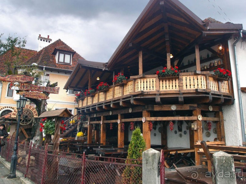 О вампирах — с юмором, о величествах — шепотом