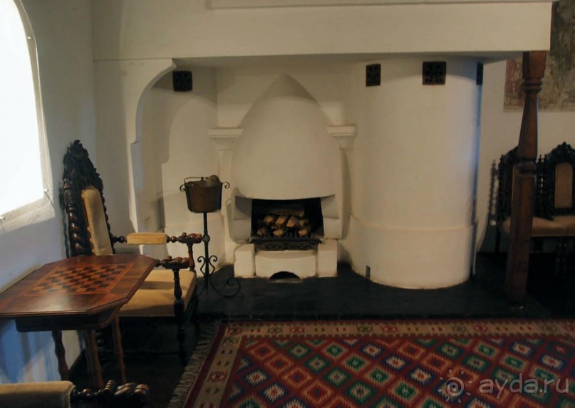 О вампирах — с юмором, о величествах — шепотом