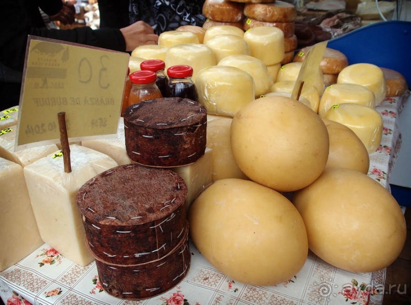 О вампирах — с юмором, о величествах — шепотом