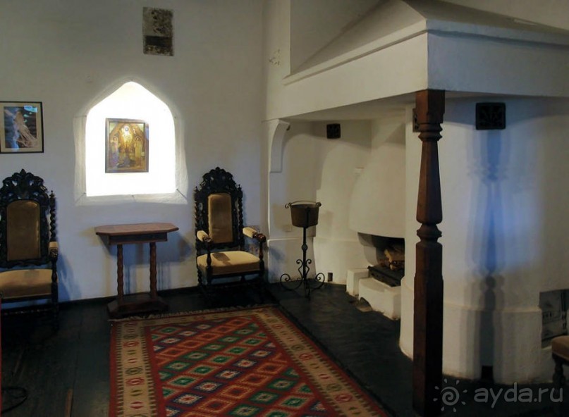 О вампирах — с юмором, о величествах — шепотом