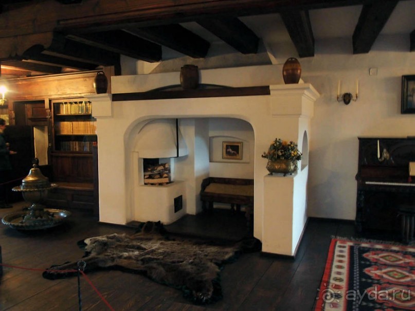 О вампирах — с юмором, о величествах — шепотом