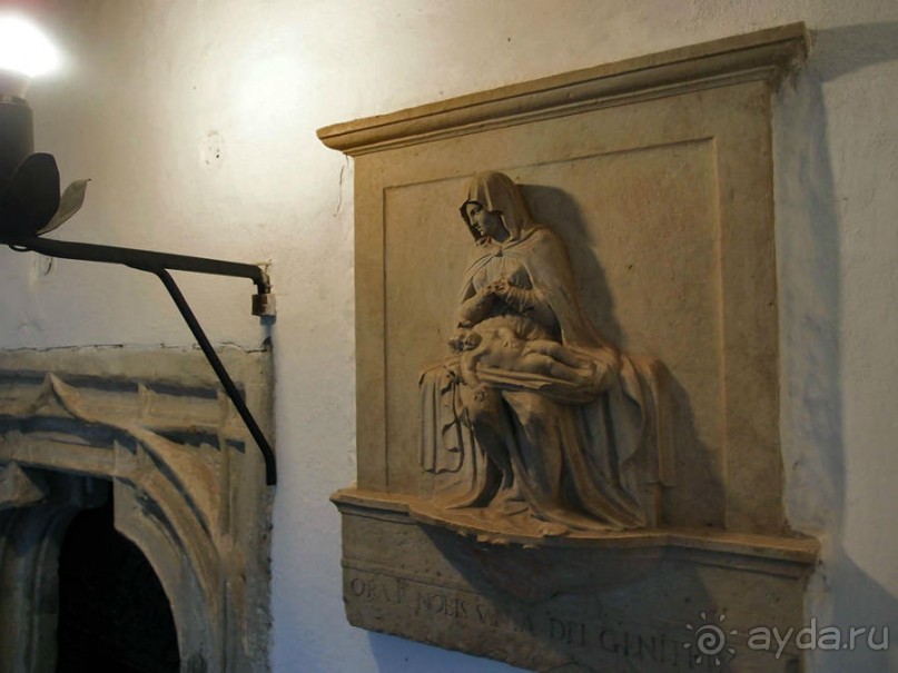 О вампирах — с юмором, о величествах — шепотом