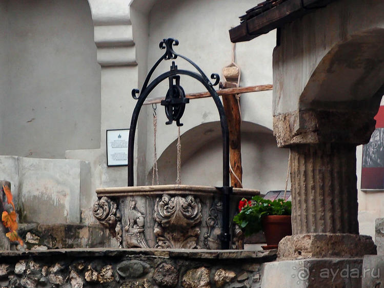 О вампирах — с юмором, о величествах — шепотом