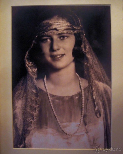 О вампирах — с юмором, о величествах — шепотом